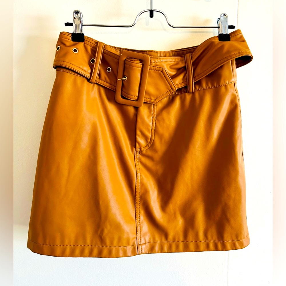 CAMEL COLOR FAUX LEATHER MINI SKIRT ! Wide Belt !